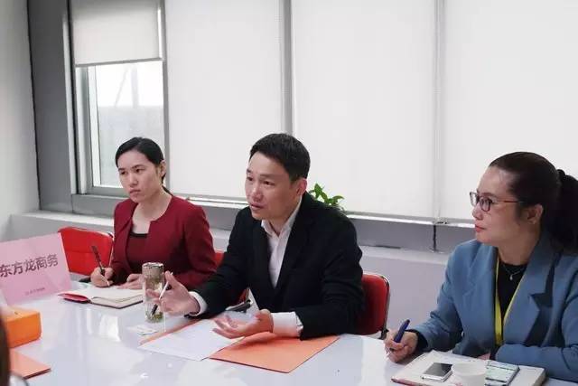 東方龍商務與上海金山工業(yè)區(qū)簽訂委托招商引資“騰籠換鳥引鳳凰”合作協(xié)議