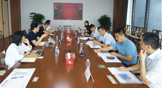 陪同政府園區(qū)赴高端芯片投資選址項目方對接考察，探討項目細(xì)節(jié)，力促合作落實
