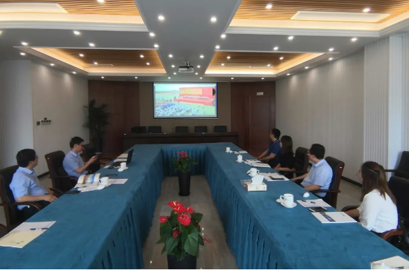 陪同政府園區(qū)赴綠色環(huán)保聚酯新材料投資選址項(xiàng)目方對(duì)接考察,扎實(shí)推進(jìn)合作提速展開(kāi) 陪同政府園區(qū)赴綠色環(huán)保聚酯新材料投資選址項(xiàng)目方對(duì)接考察,扎實(shí)推進(jìn)合作提速展開(kāi)