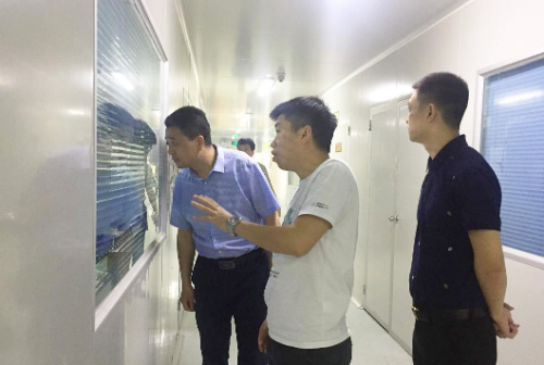陪同政府園區(qū)對(duì)接考察高端觸摸屏及蓋板投資選址項(xiàng)目，高效推進(jìn)項(xiàng)目建設(shè)工作