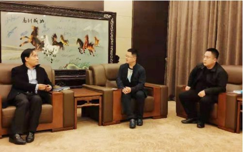 陪同政府園區(qū)前往新能源乘用車投資選址項(xiàng)目方對(duì)接考察，雙方交流項(xiàng)目合作模式
