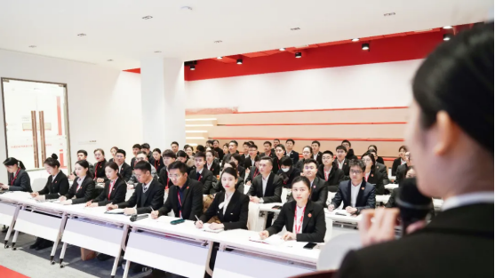 為2022年開局之戰(zhàn)夯基礎(chǔ)、扎根基！東方龍商務(wù)集團年度培訓(xùn)大會成功舉行