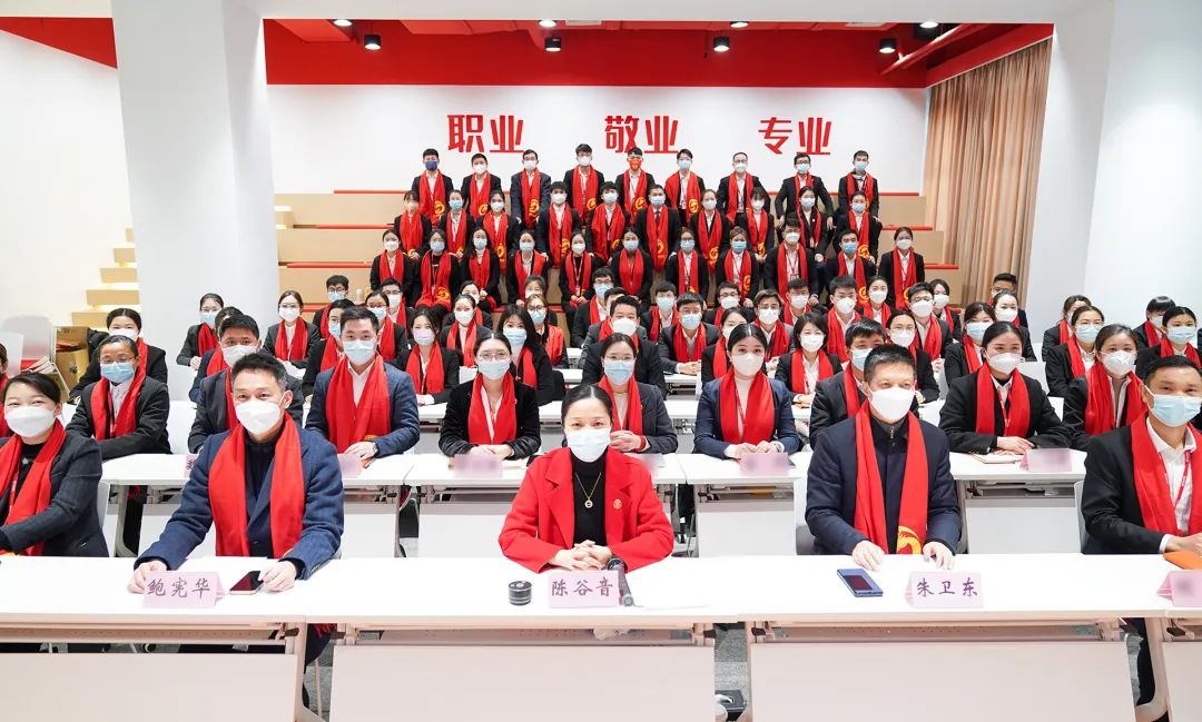 凝心聚力擔(dān)使命，奮楫揚(yáng)帆新征程！東方龍商務(wù)集團(tuán)舉行2022年度總結(jié)暨表彰大會