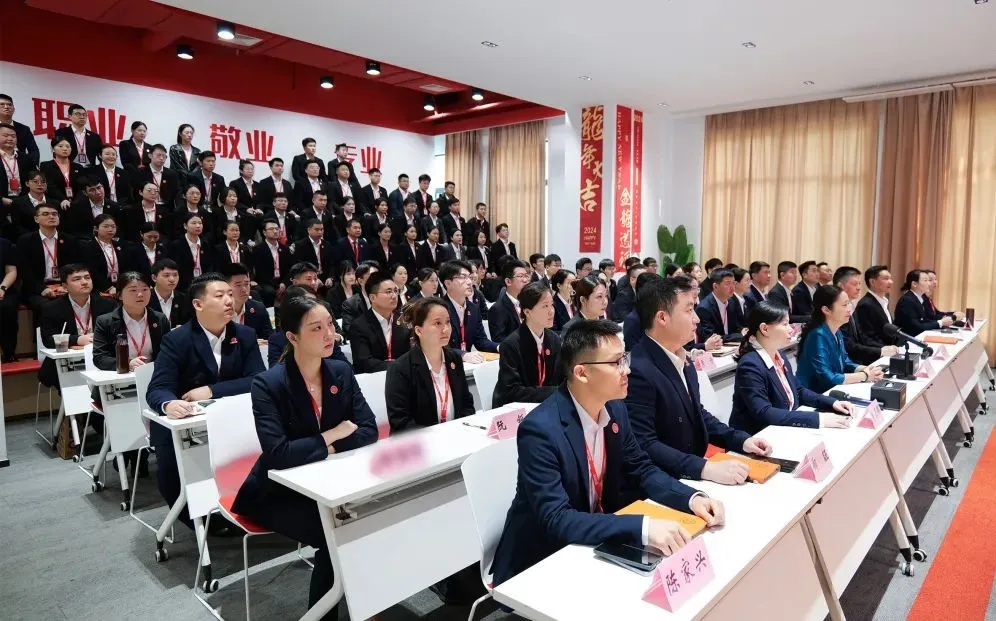 上海東方龍商務(wù)集團舉行“沖刺三季度”總結(jié)暨“大干100天”競賽動員大會
