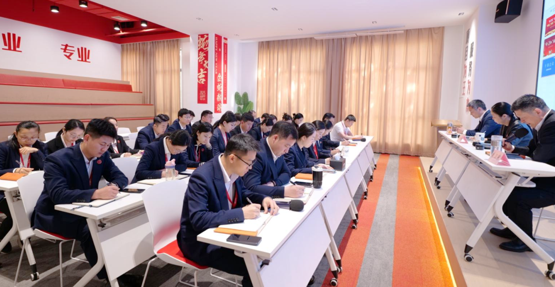 上海東方龍商務集團召開一季度干部會議，剖析發(fā)展現狀，明確“奔跑二季度”沖刺方向