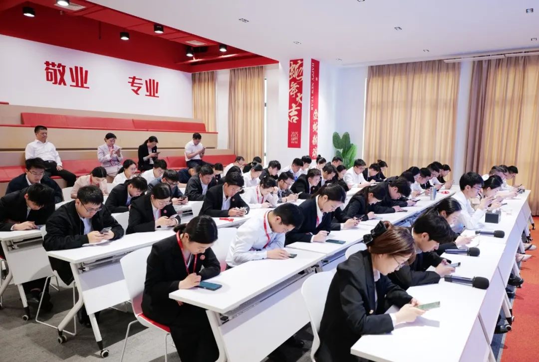 上海東方龍商務(wù)集團(tuán)組織《招商知識及業(yè)務(wù)能力》測評考試，鍛造“精兵強(qiáng)將”招商隊(duì)伍！