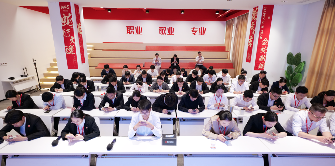 上海東方龍商務(wù)集團(tuán)組織《招商知識及業(yè)務(wù)能力》測評考試，鍛造“精兵強(qiáng)將”招商隊(duì)伍！